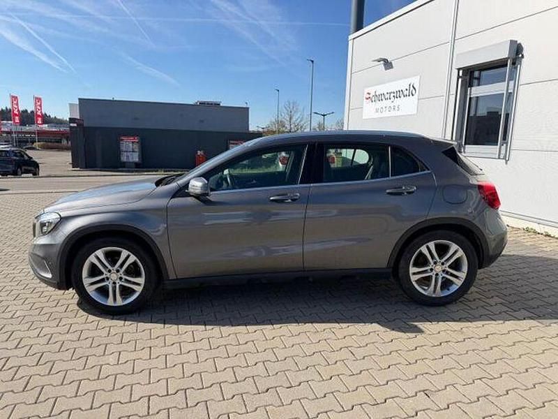 Gebraucht Mercedes GLA180 122 PS (89 kW) 2016 Grau SUV