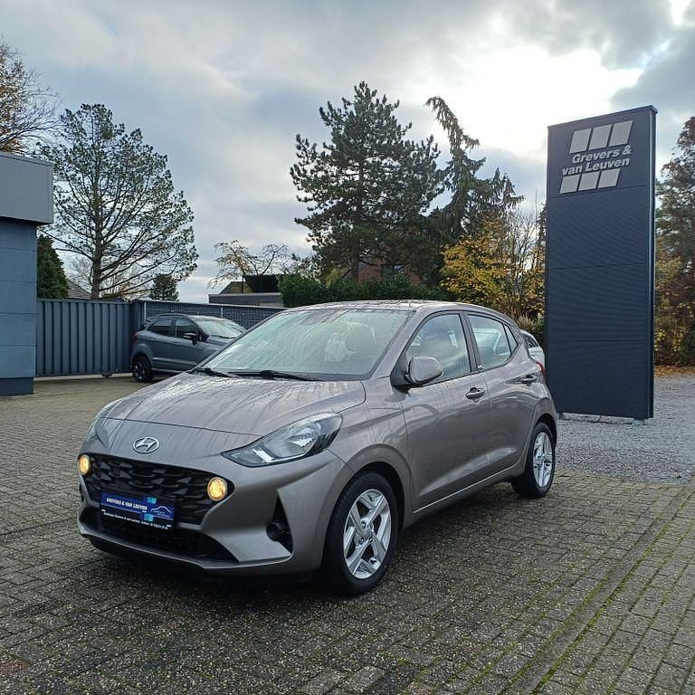 Grau Gebraucht 2021 Hyundai i10 Trend Kleinwagen | 12.900 € (Fairer Preis) - Bild 1/4