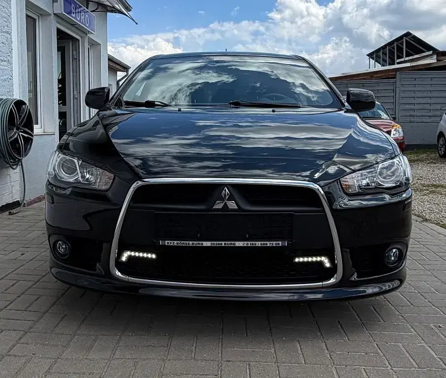 Gebraucht Mitsubishi Lancer Sportback 117 PS (86 kW) 2014 Schwarz Limousine