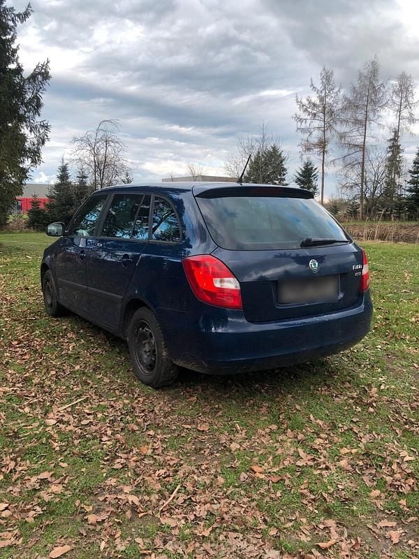 Gebraucht Skoda Fabia 70 PS (51 kW) 2012 Blau Kleinwagen
