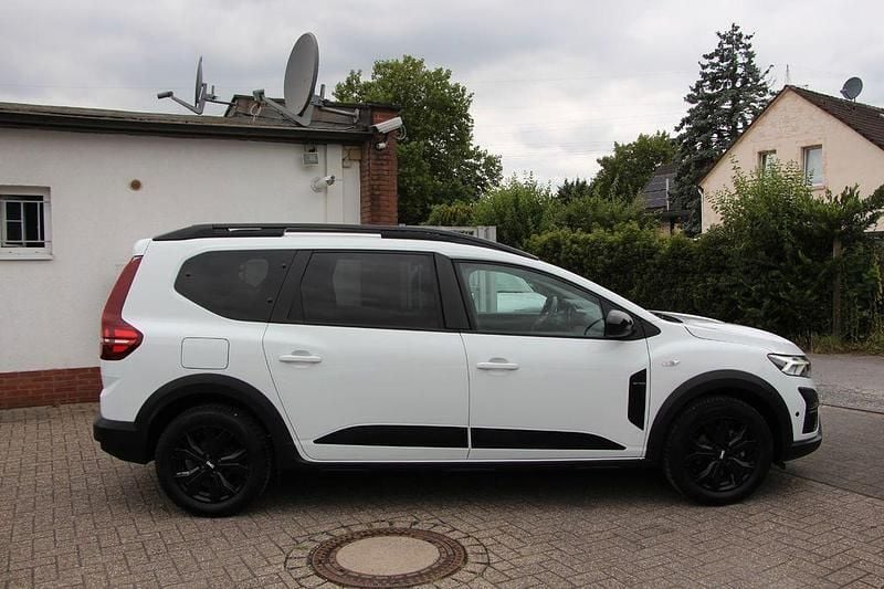 Gebraucht Dacia Jogger Extreme 101 PS (74 kW) 2023 Weiß Van / Kleinbus