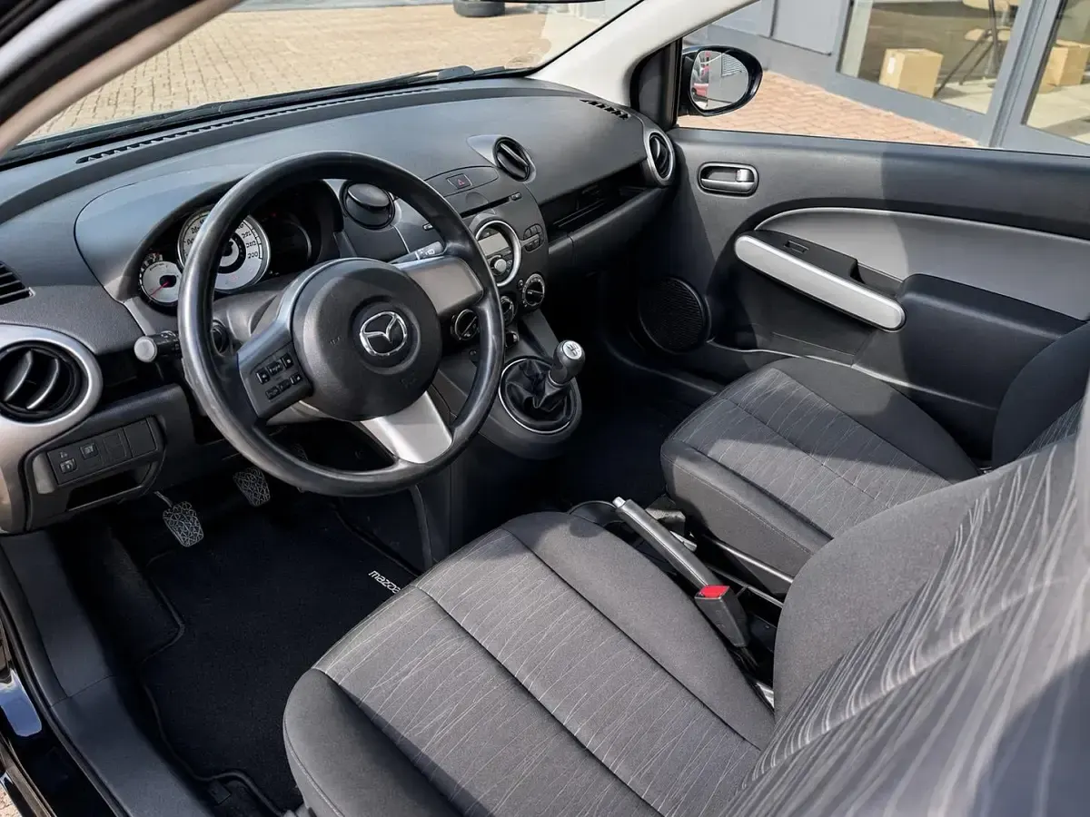 Gebraucht Mazda 2 Inclusive 75 PS (55 kW) 2011 Schwarz Kleinwagen
