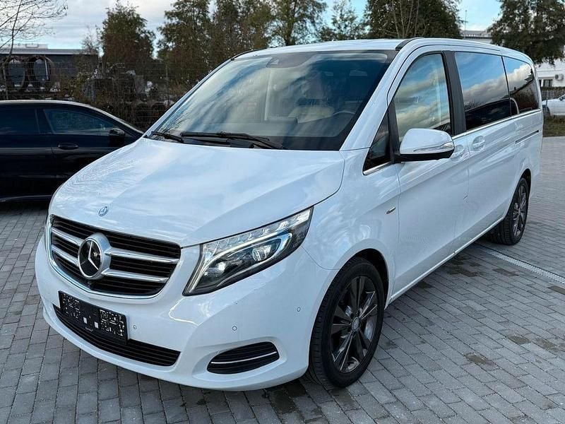 Weiß Gebraucht 2015 Mercedes V250 Avantgarde Van / Kleinbus | 27.990 € (Superpreis) - Bild 1/4