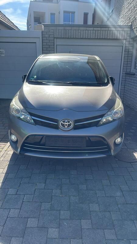 Braun Gebraucht 2015 Toyota Verso Van / Kleinbus | 7.600 € (Guter Preis) - Bild 1/4