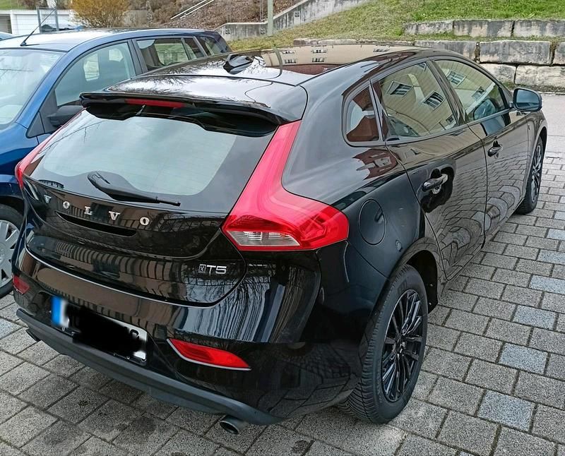 Gebraucht Volvo V40 150 PS (110 kW) 2018 Schwarz Kombi