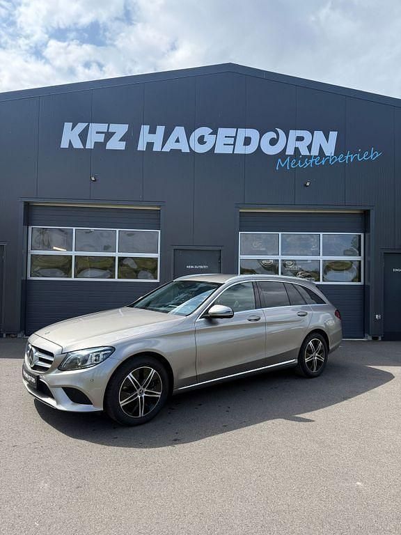 Silber Gebraucht 2020 Mercedes C220 Limousine | 22.990 € (Fairer Preis) - Bild 1/4