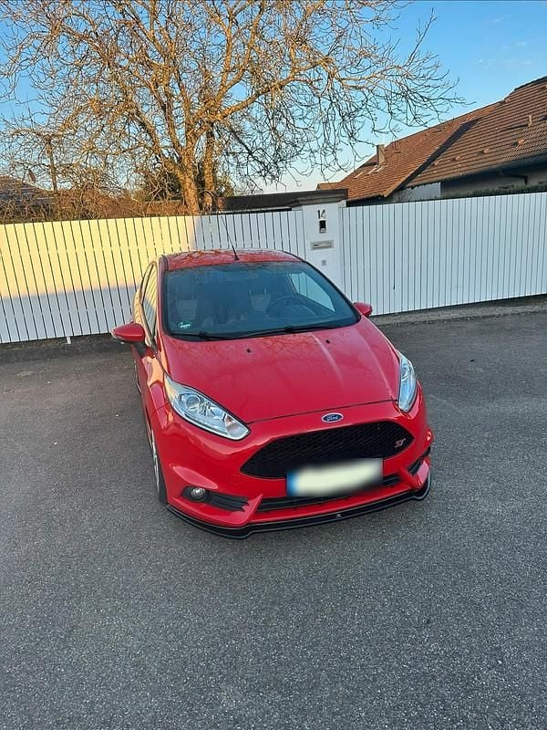 Gebraucht Ford Fiesta ST 182 PS (133 kW) 2014 Rot Kleinwagen
