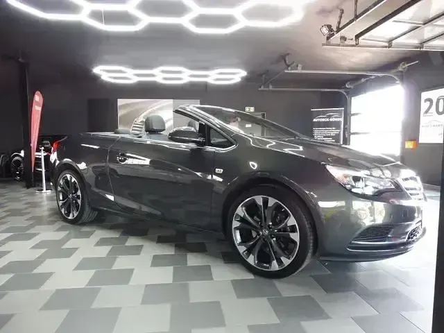 Gebraucht Opel Cascada Edition 140 PS (102 kW) 2016 Grau Cabrio