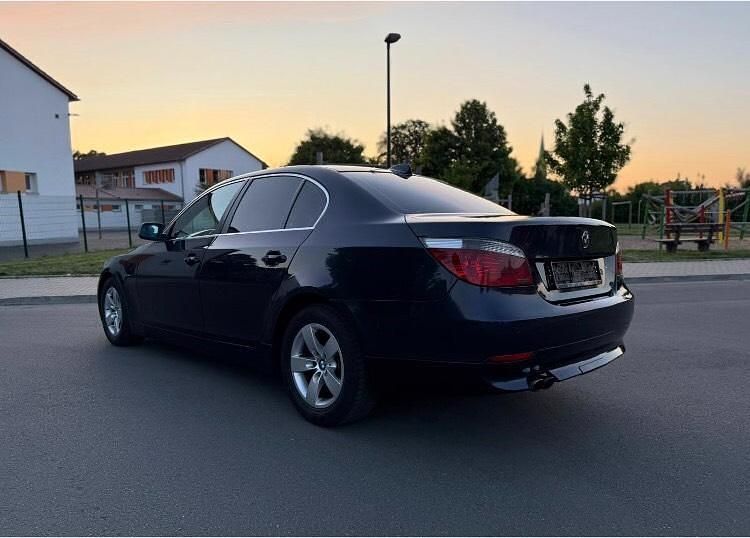 Blau Gebraucht 2004 BMW 520 Limousine | 2.699 € (Guter Preis) - Bild 1/4