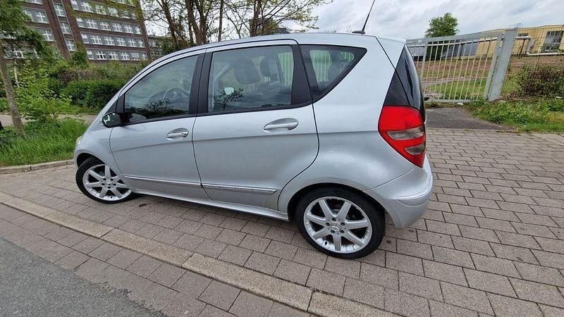 Grau Gebraucht 2007 Mercedes A150 Avantgarde Van / Kleinbus | 2.650 € (Fairer Preis) - Bild 1/4