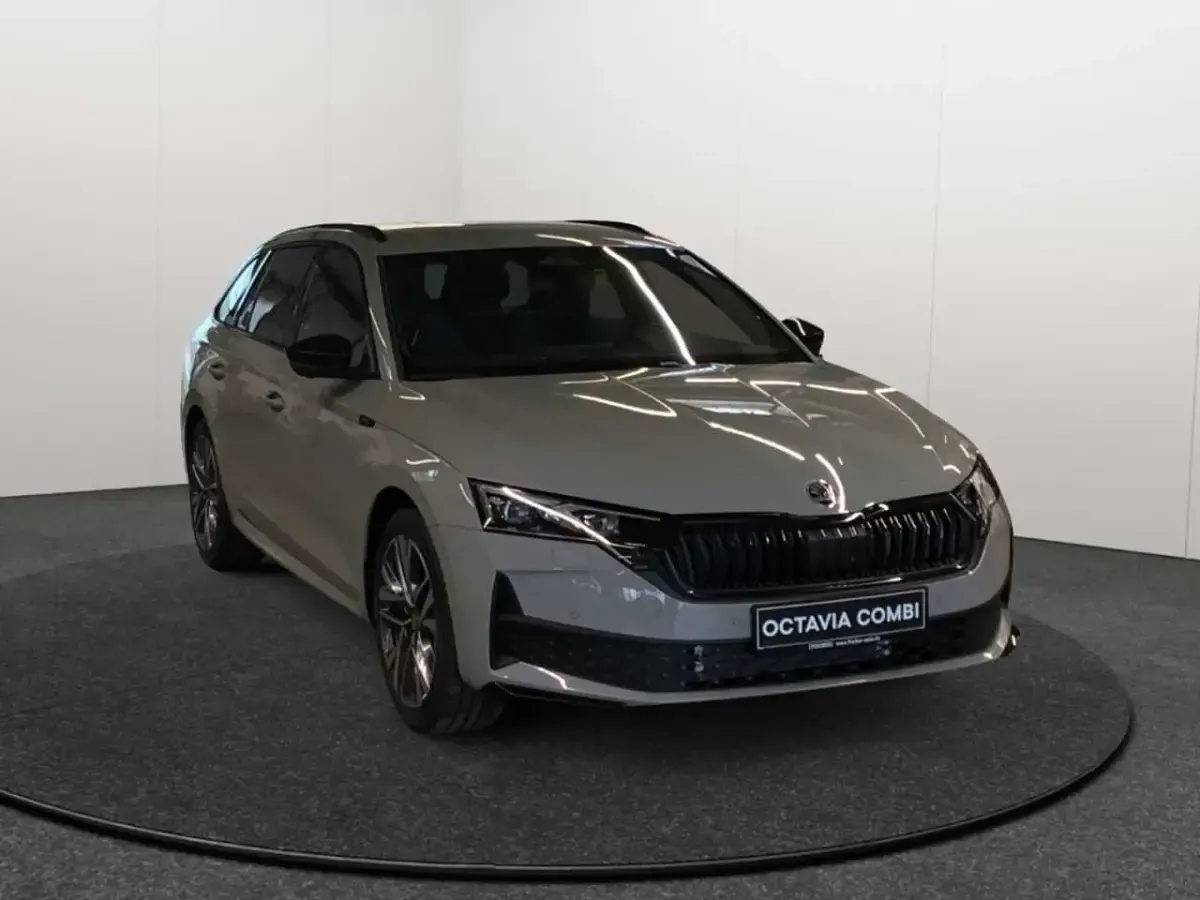 Neu Skoda Octavia SportLine 150 PS (110 kW) 2026 Steelgrau Kombi