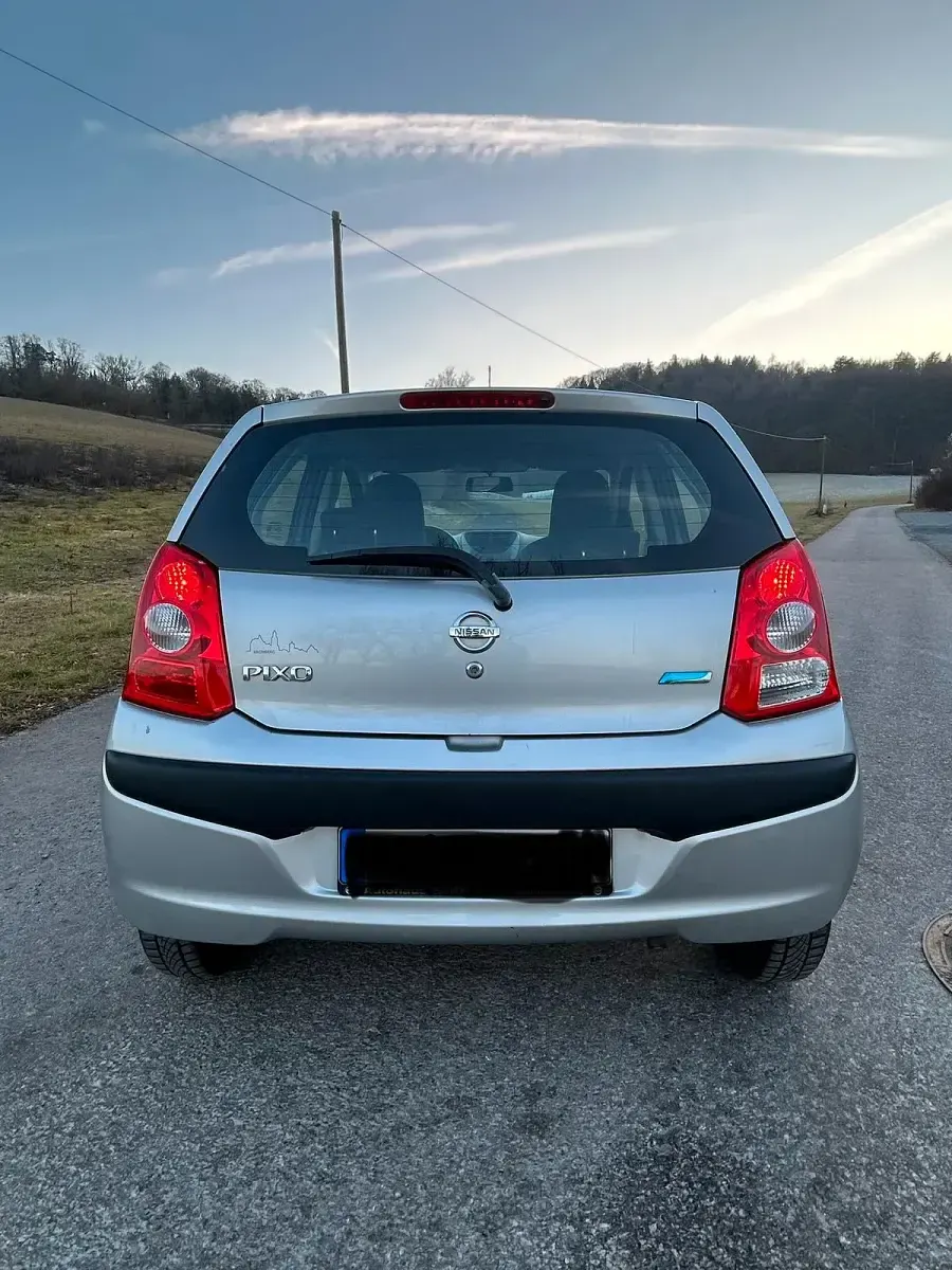Gebraucht Nissan Pixo 68 PS (50 kW) 2010 Silber Kleinwagen