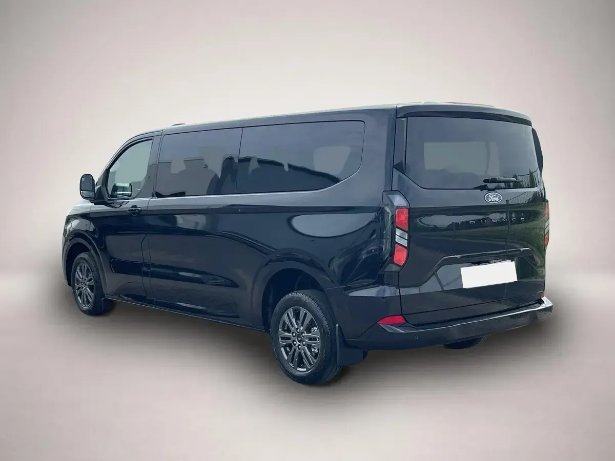 Neu Ford Tourneo Custom Titanium 170 PS (125 kW) 2026 Manufacturer Van