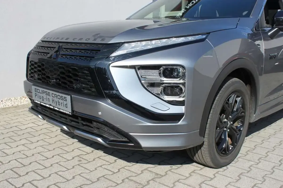 Gebraucht Mitsubishi Eclipse Cross Select 188 PS (138 kW) 2022 Platinumgrau SUV