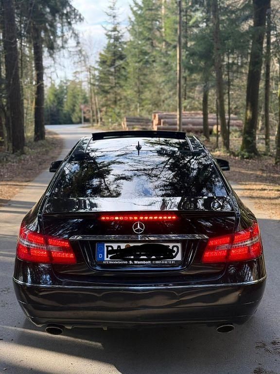 Gebraucht Mercedes E350 265 PS (194 kW) 2012 Schwarz Coupé