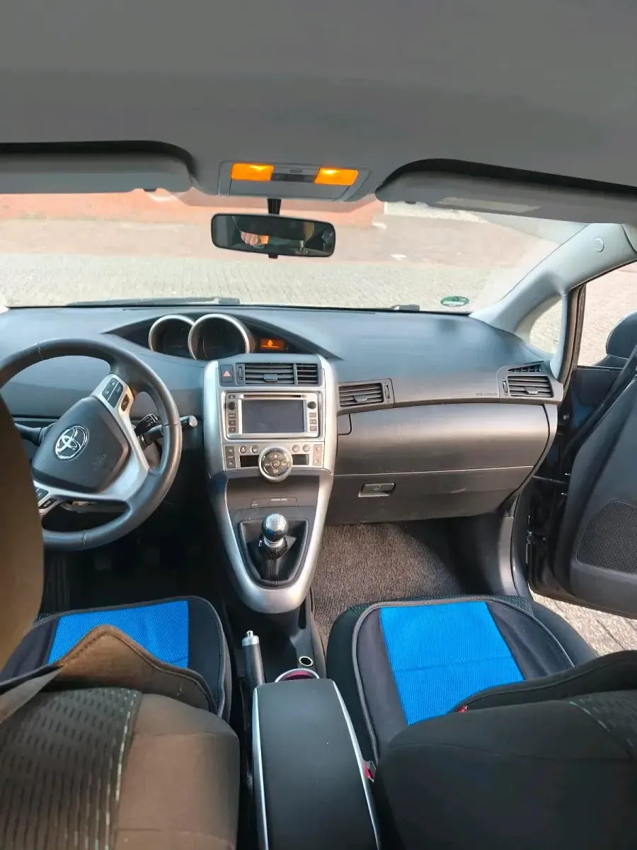 Gebraucht Toyota Verso 126 PS (92 kW) 2012 Grau Van / Kleinbus