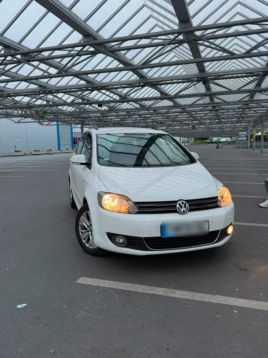 Gebraucht VW Golf Plus Cross 102 PS (75 kW) 2014 Weiß Limousine