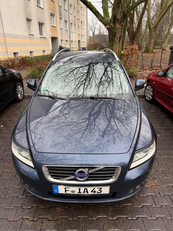 Blau Gebraucht 2012 Volvo V50 Kinetic Kombi | 3.500 € (Fairer Preis) - Bild 1/4