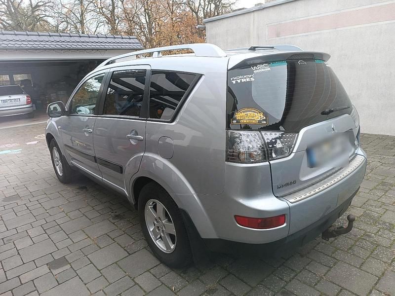 Grau Gebraucht 2008 Mitsubishi Outlander SUV | 4.900 € - Bild 1/4
