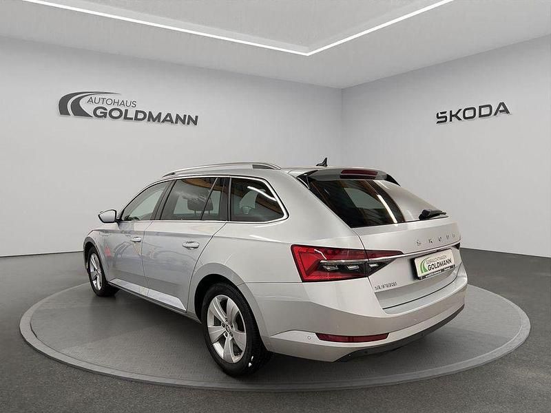 Gebraucht Skoda Superb Style 200 PS (147 kW) 2022 Brillantsilber metallic Kombi