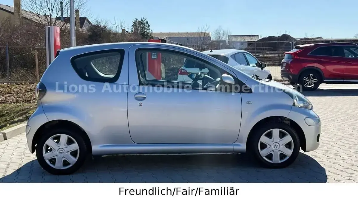 Gebraucht Toyota Aygo Cool 68 PS (50 kW) 2010 Silber Kleinwagen