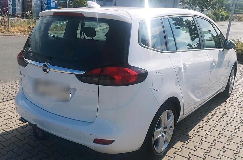 Weiß Gebraucht 2017 Opel Zafira Van / Kleinbus | 9.000 € (Superpreis) - Bild 1/4