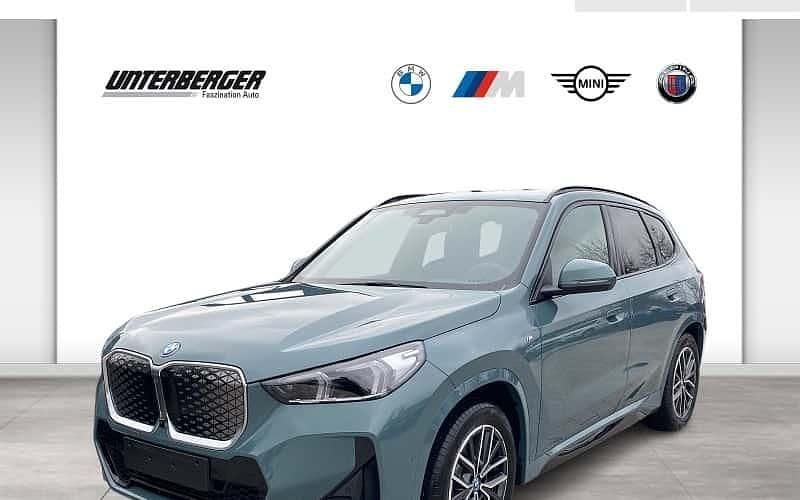 Grün Neu 2025 BMW iX1 Luxury Line SUV | 55.990 € (Fairer Preis) - Bild 1/4