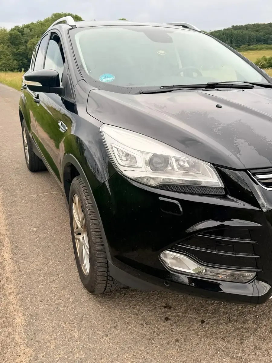 Gebraucht Ford Kuga 180 PS (132 kW) 2016 Schwarz SUV