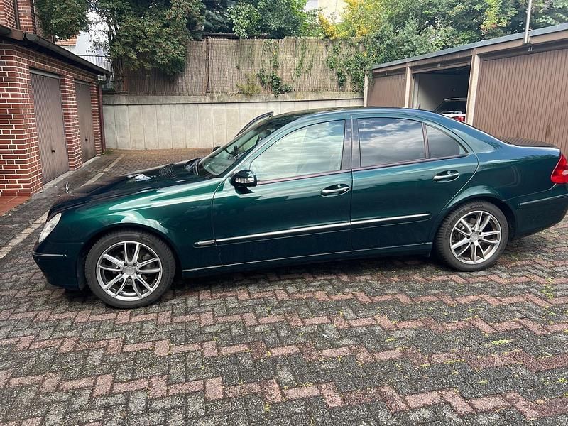 Gebraucht Mercedes E220 150 PS (110 kW) 2005 Grün Limousine