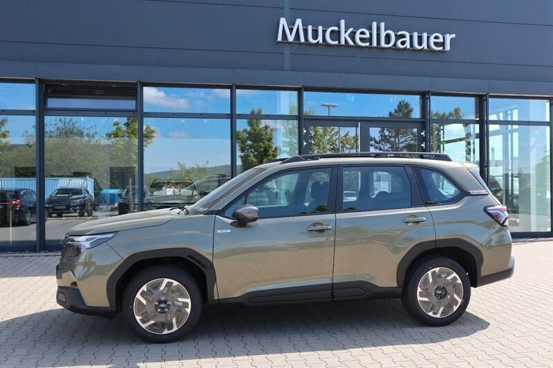 Neu Subaru Forester Trend 136 PS (100 kW) 2025 Grün SUV