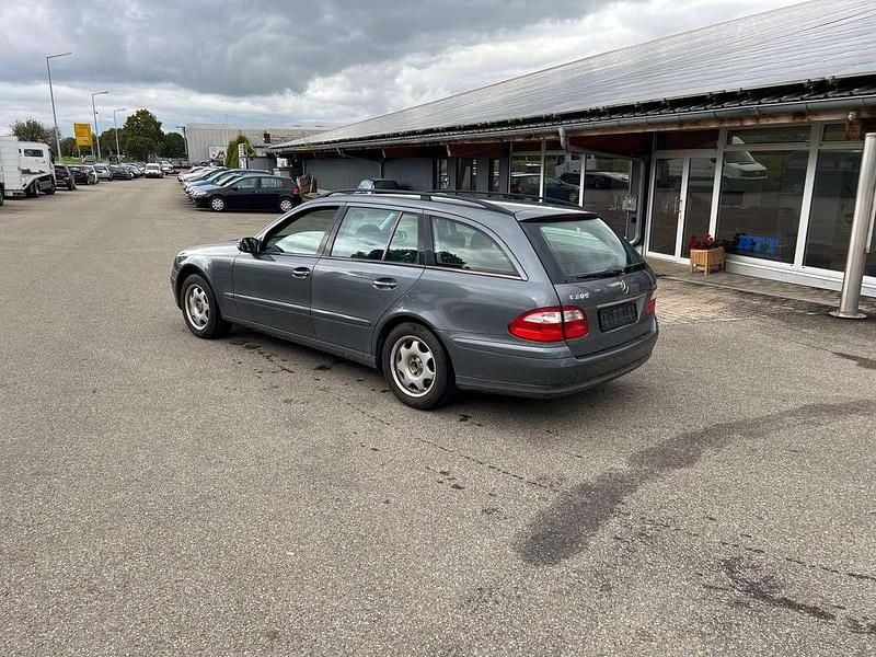 Gebraucht Mercedes E200 163 PS (119 kW) 2005 Flintgrau  metalliclack Kombi