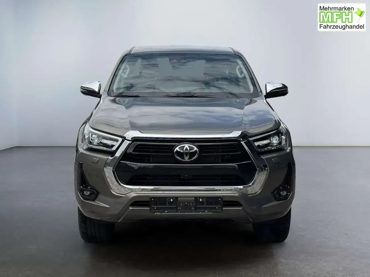 Neu Toyota HiLux Executive 204 PS (150 kW) 2026 Bronze metallic Pickup