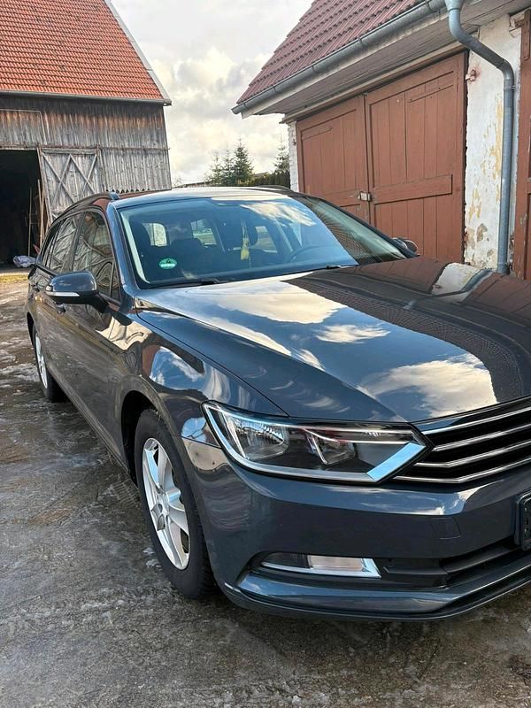 Second-hand VW Passat 110 CP (80 kW) 2018 Albastru Break