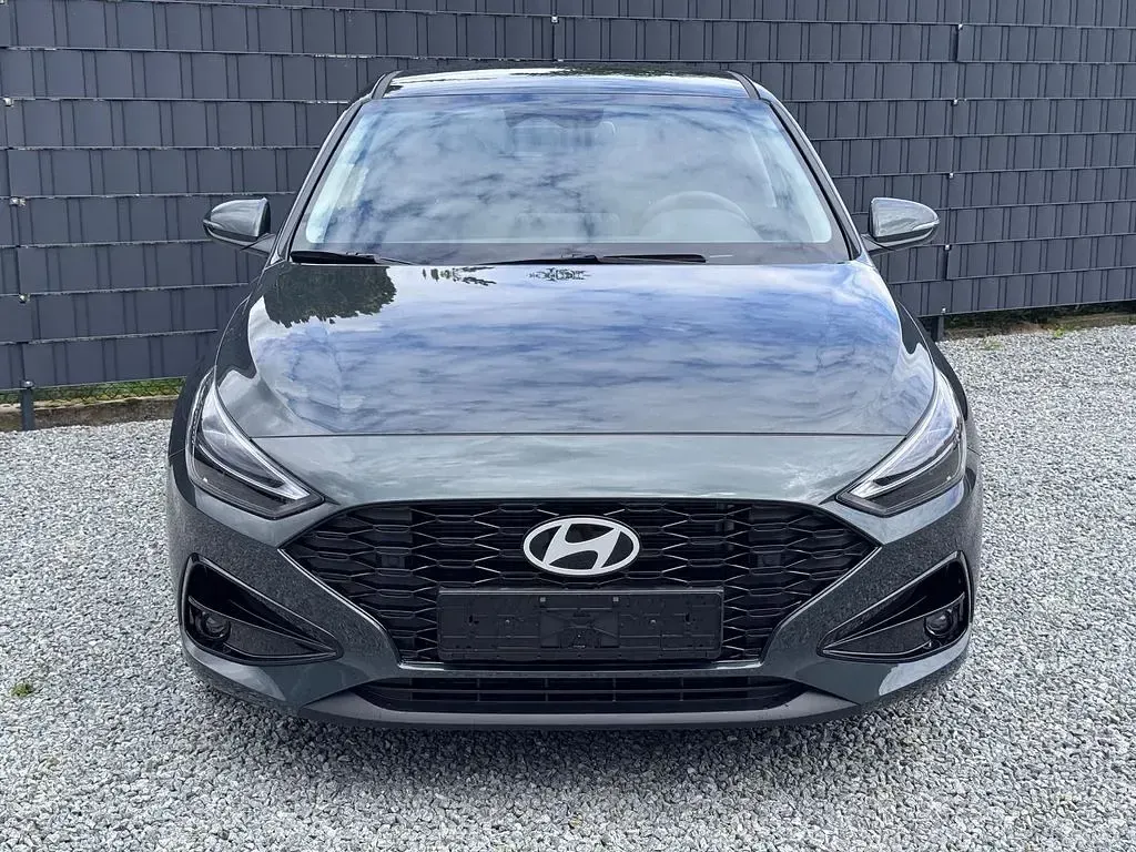 Neu Hyundai i30 116 PS (85 kW) 2026 Cypress green Limousine
