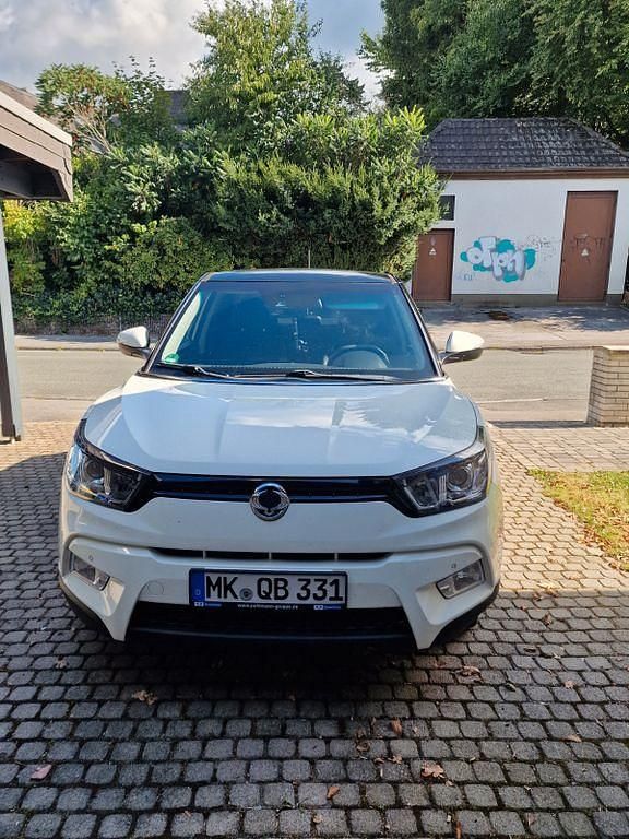 Weiß Gebraucht 2018 Ssangyong Tivoli Quartz SUV | 7.900 € (Superpreis) - Bild 1/4