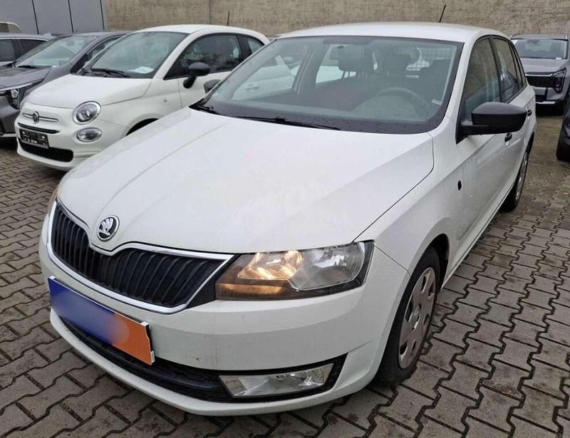 Bila candy/candyweiss Gebraucht 2015 Skoda Rapid Cool Edition Kombi | 6.990 € (Guter Preis) - Bild 1/4