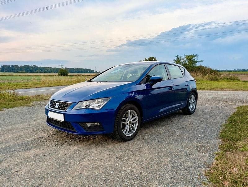 Blau Gebraucht 2018 Seat Leon Style Limousine | 9.000 € (Superpreis) - Bild 1/4