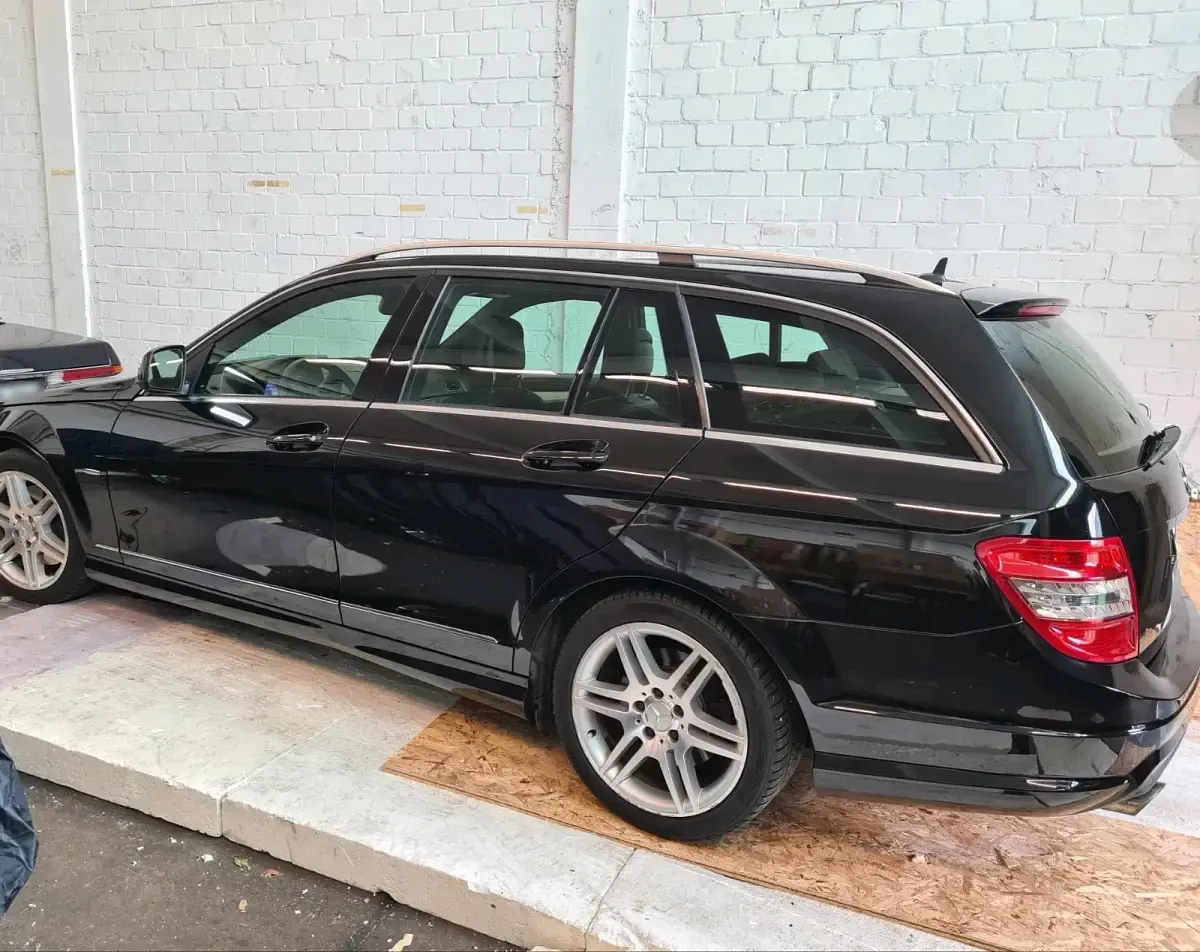 Second-hand Mercedes 320 224 CP (164 kW) 2008 Negru Break