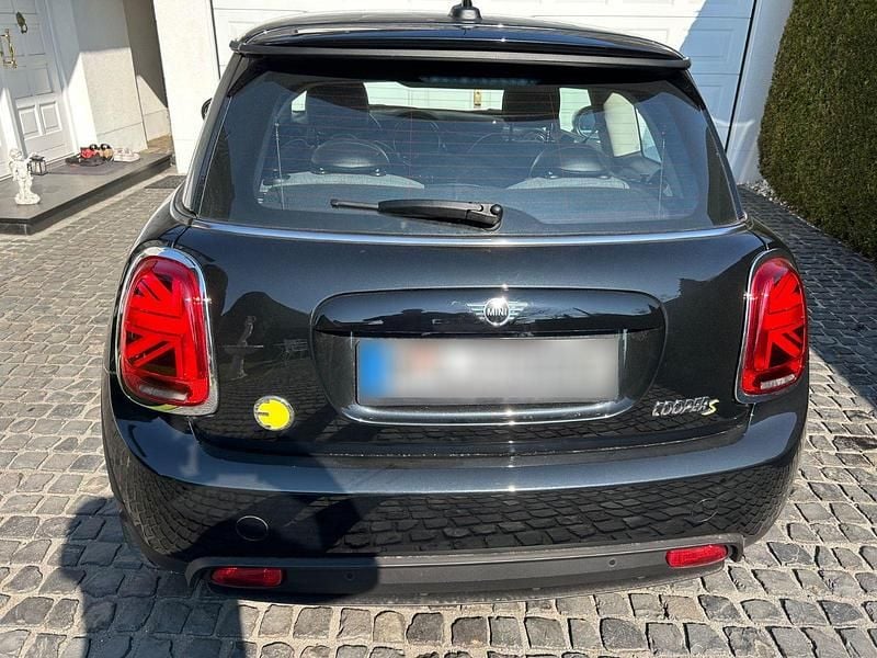 Gebraucht Mini Cooper SE 135 kW (184 PS) 2023 Schwarz Kleinwagen