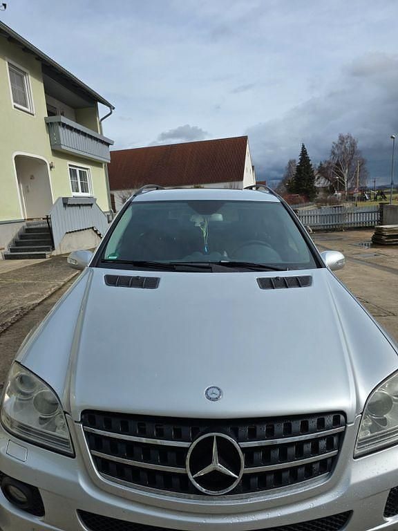 Gebraucht Mercedes ML320 224 PS (164 kW) 2006 Silber SUV