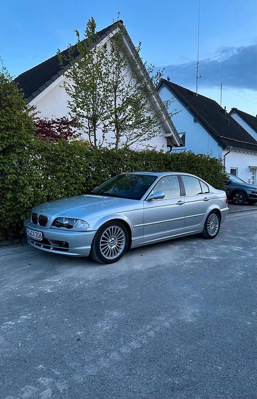 Silber Gebraucht 1998 BMW 320 Limousine | 1.500 € - Bild 1/4