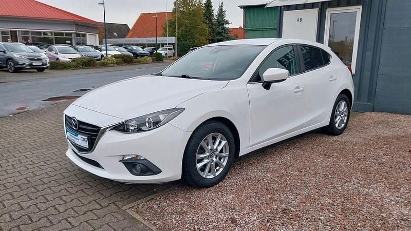 Weiß Gebraucht 2016 Mazda 3 Center-Line Limousine | 12.499 € (Fairer Preis) - Bild 1/4