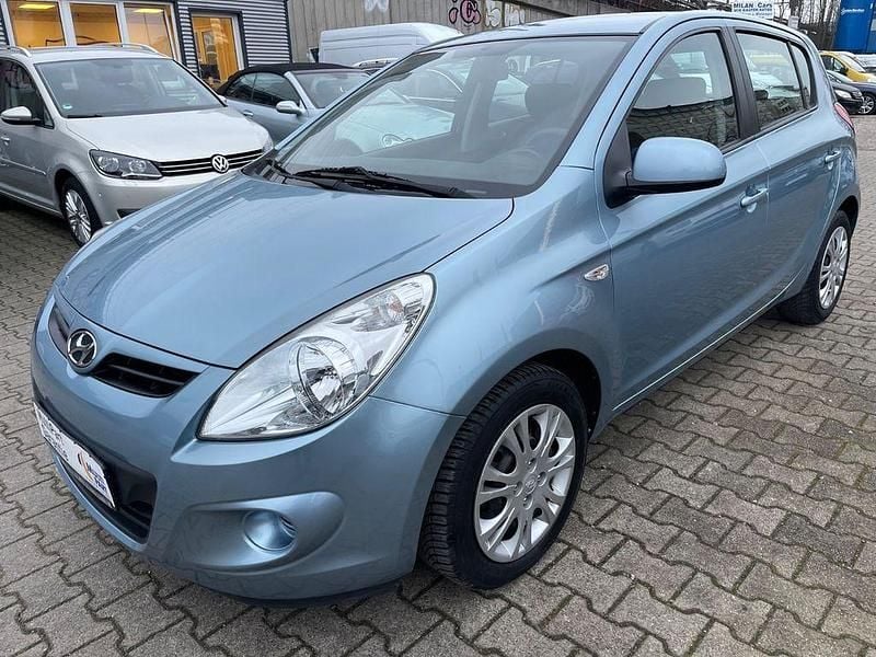 Blau Gebraucht 2011 Hyundai i20 Comfort Limousine | 7.900 € (Etwas zu teuer) - Bild 1/3