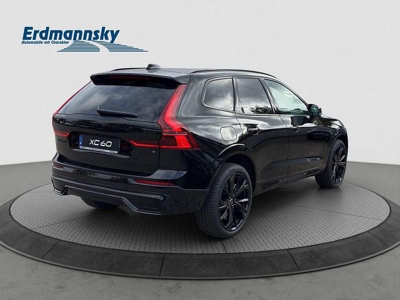 Neu Volvo XC60 Plus 349 PS (256 kW) 2025 Onyx black (schwarz) SUV