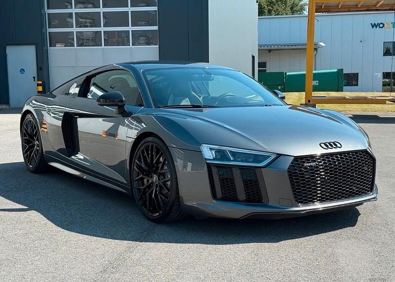 Grau Gebraucht 2017 Audi R8 Coupé Design Coupé | 99.000 € (Guter Preis) - Bild 1/4