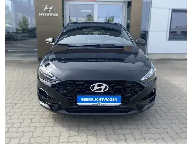 Gebraucht Hyundai i30 Advantage 101 PS (74 kW) 2024 Schwarz Limousine