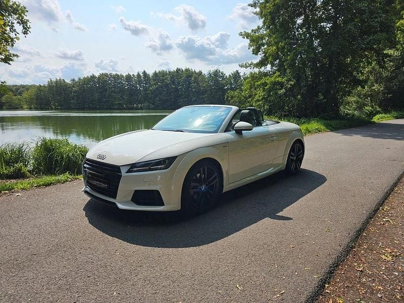 Grau Gebraucht 2015 Audi TT Roadster Design Cabrio | 23.800 € (Fairer Preis) - Bild 1/4