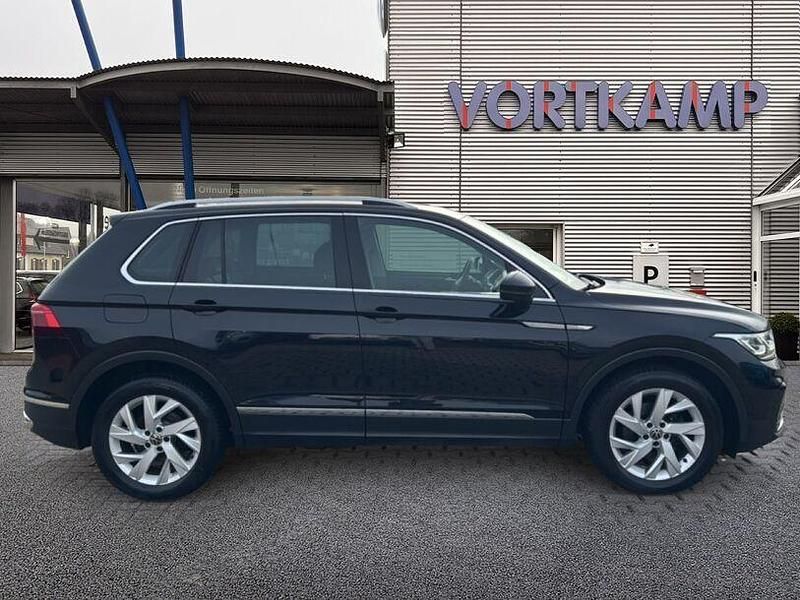 Gebraucht VW Tiguan Elegance 150 PS (110 kW) 2022 Deep black perleffekt SUV