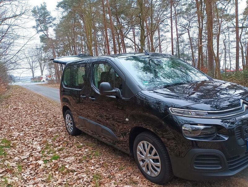 Schwarz Gebraucht 2021 Citroën Berlingo Live Van / Kleinbus | 16.800 € (Fairer Preis) - Bild 1/4