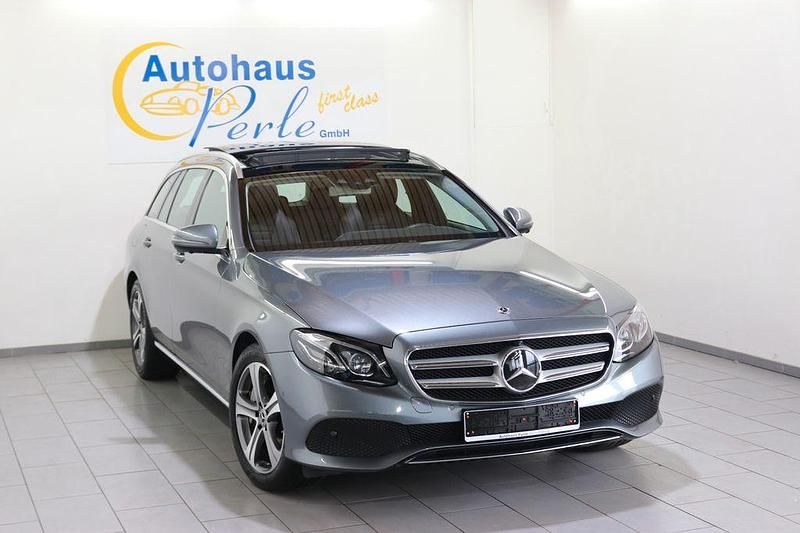 Grau Gebraucht 2018 Mercedes E400 Limousine | 32.490 € (Fairer Preis) - Bild 1/4